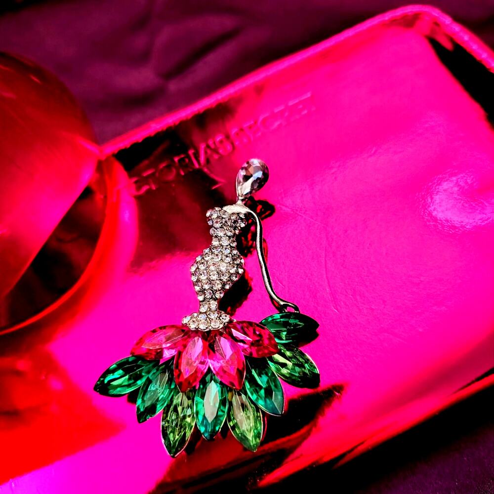 VICTORIA'S SECRET HOT PINK CLUTCH WRISTLET WALLET AND OTHER ACCESSORIES - Picture 9 of 13